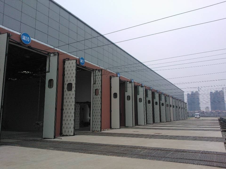 南昌地铁检修车间大门采用意大利耐氏折叠门机HY7124