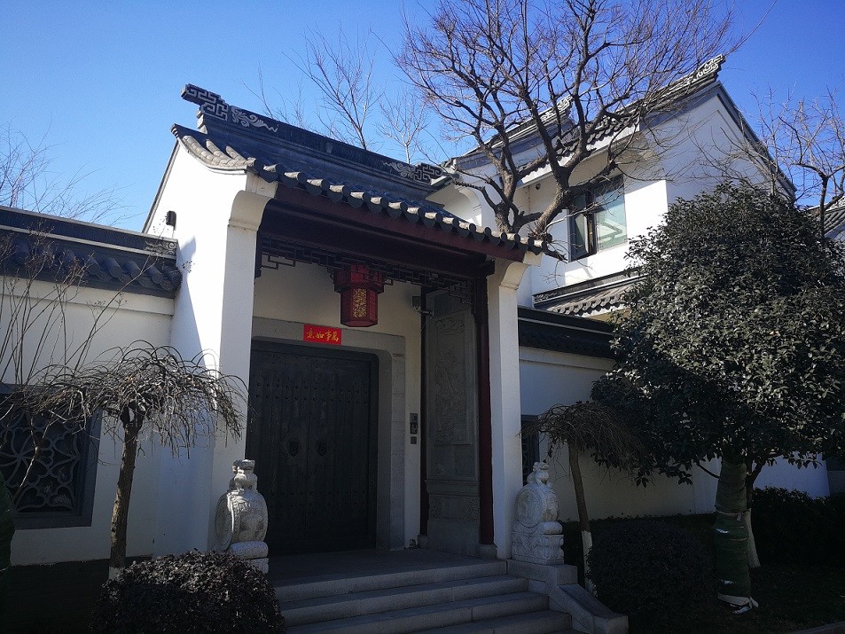 常州得园别墅车库门采用意大利耐氏折叠门机HY7100