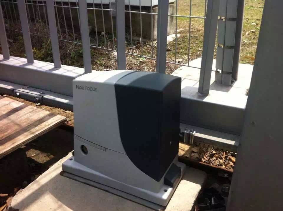 常州埃马克工厂大门采用RB600平移门电机