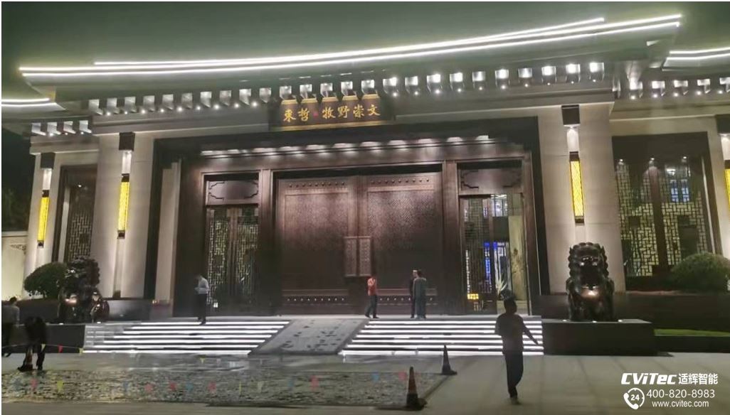 河南新乡东哲·牧野崇文小区大门采用意大利耐氏直臂电机TO7024