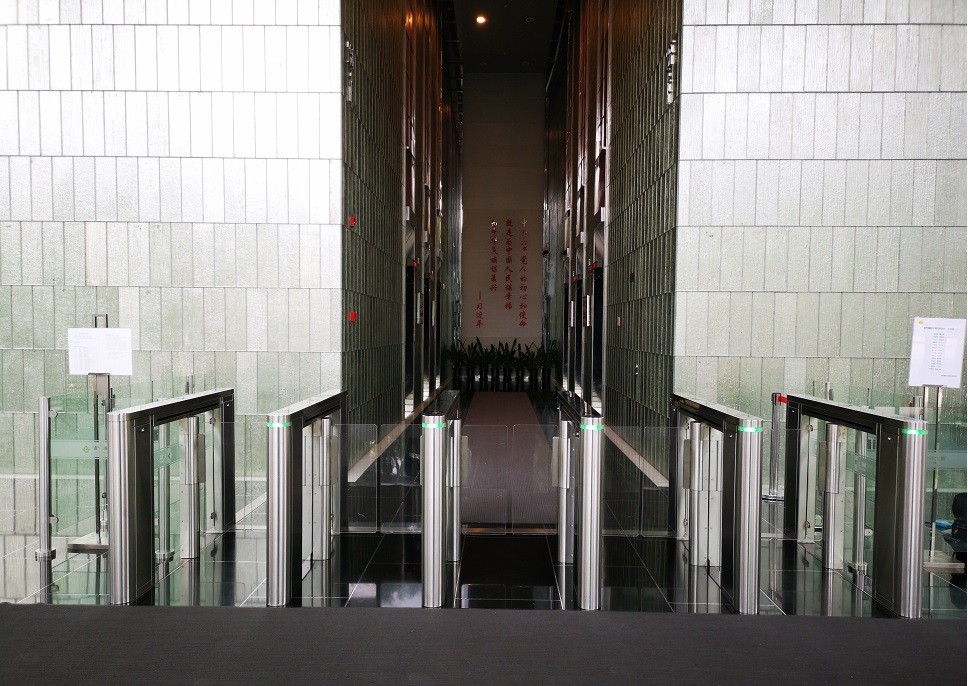 紫竹国际大厦超纤细型速通摆门P80应用