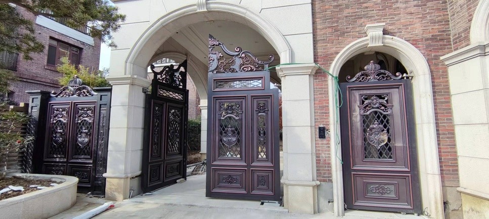 昆山英郡别墅庭院门采用意大利耐氏地埋电机BM5024和ME3024